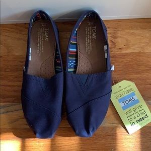 Navy toms flats size 7 BRAND NEW with tags